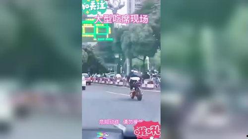 吃瓜看戏持续关注的视频,揭秘热门视频背后的精彩故事
