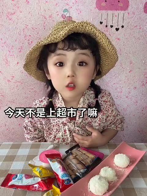 给闺女吃哈密瓜的视频大全,闺女快乐成长的甜蜜记忆
