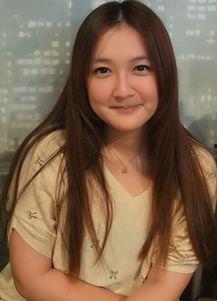 美女吃瓜逛景点视频,趣味横生的一天