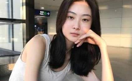 上海少妇吃瓜事件视频,网络热议背后的真相揭秘