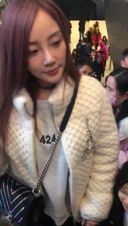 上海少妇吃瓜事件视频,网络热议背后的真相揭秘