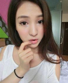 直播跳舞吃瓜事件视频播放,视频播放量爆表，网友热议不断