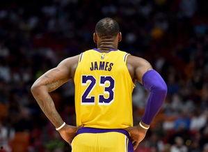 詹姆斯在家吃瓜视频下载,揭秘NBA巨星日常休闲时光