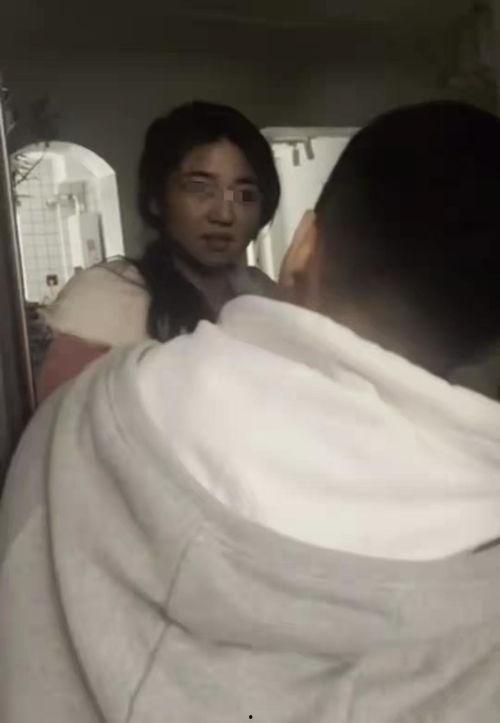 女人吃瓜的搞笑视频,女性吃瓜视频里的欢乐瞬间