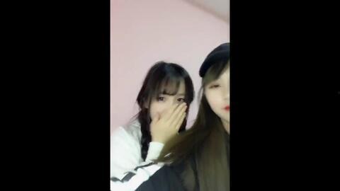 旅游吃瓜女孩抖音视频,跟吃瓜女孩一起解锁旅游地特色美食之旅