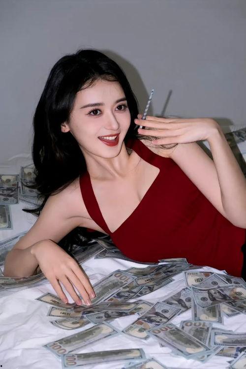 李菲吃瓜事件视频播放,视频播放背后的热议与真相