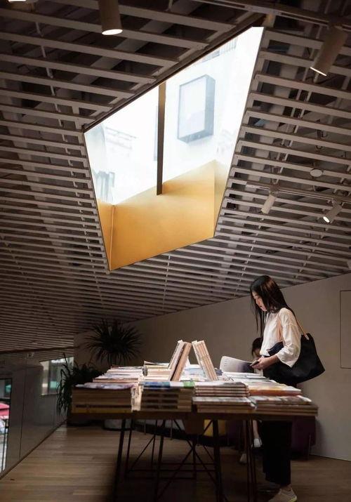 英国利兹落地窗视频吃瓜,瓜界新地标？