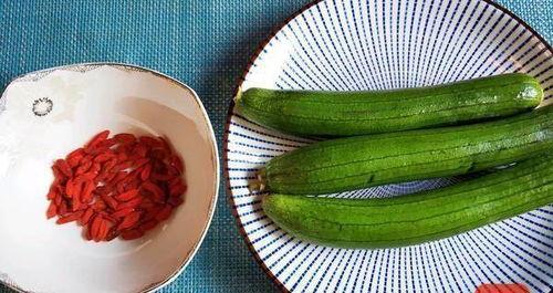 吃生瓜的视频在线观看,跟随视频一起品尝新鲜滋味