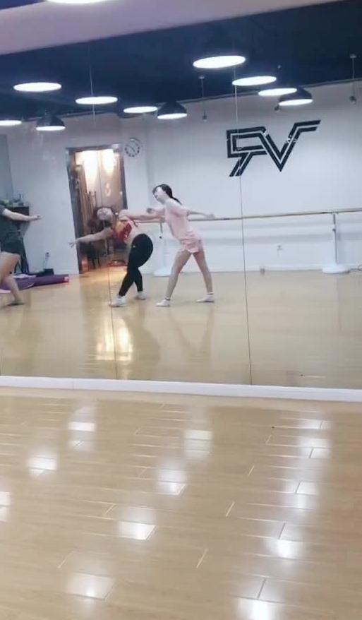 舞蹈学妹吃瓜视频完整版,揭秘娱乐圈幕后真相