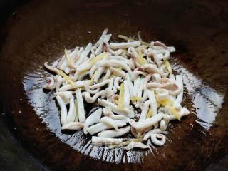 瓢瓜炒鱿鱼干可以吃吗视频,家常美味，营养丰富的烹饪新尝试