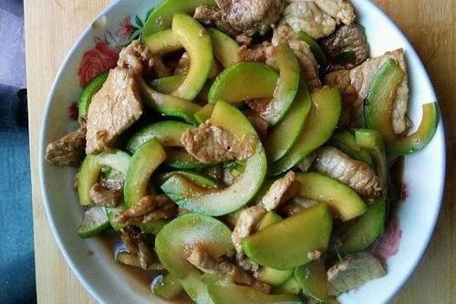 角瓜红烧猪肉可以吃吗视频,家常美味，营养滋补，视频教学轻松学做